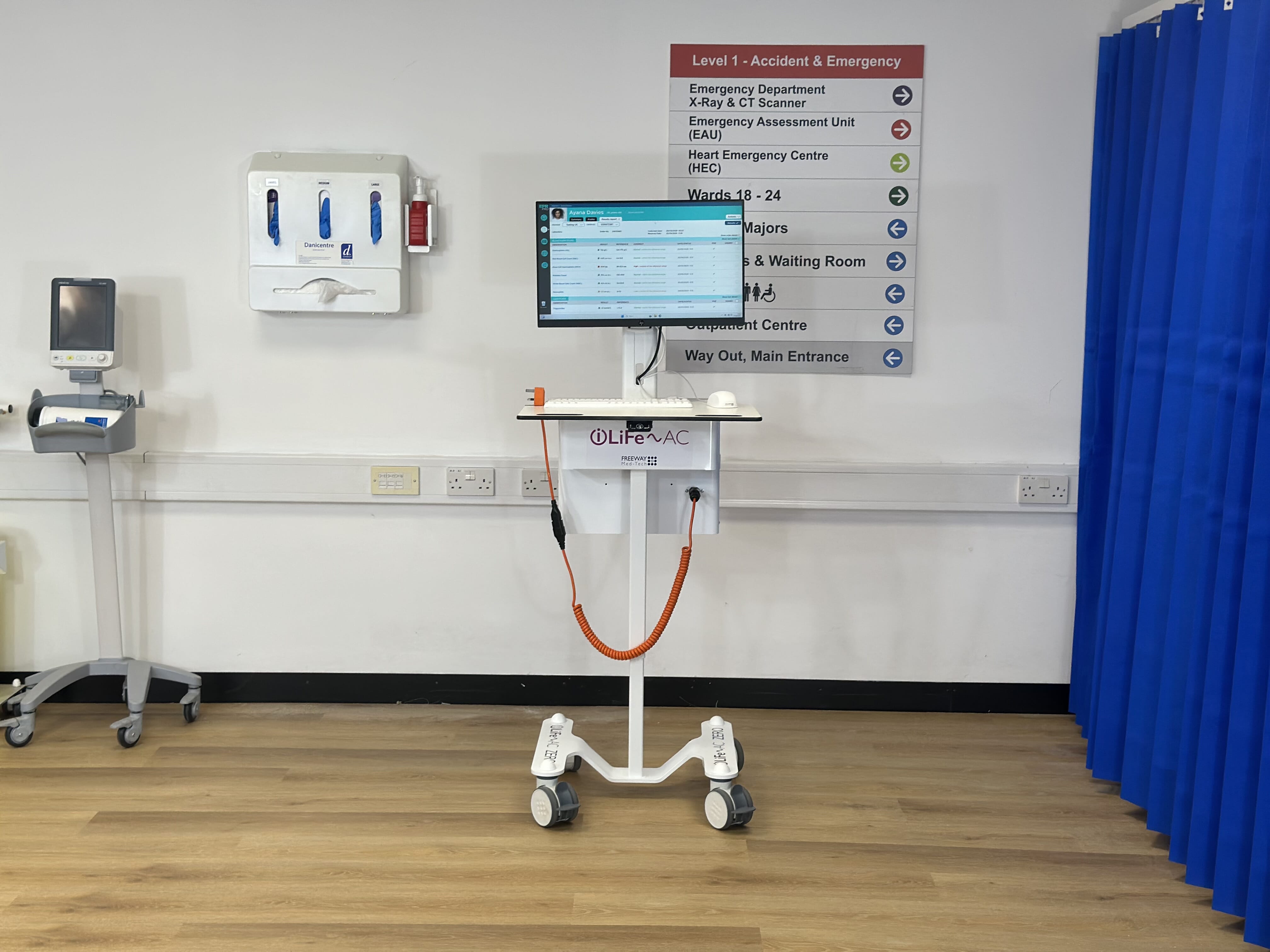 Compact Mobile AC Powered Electric Height Adjustable Clinical